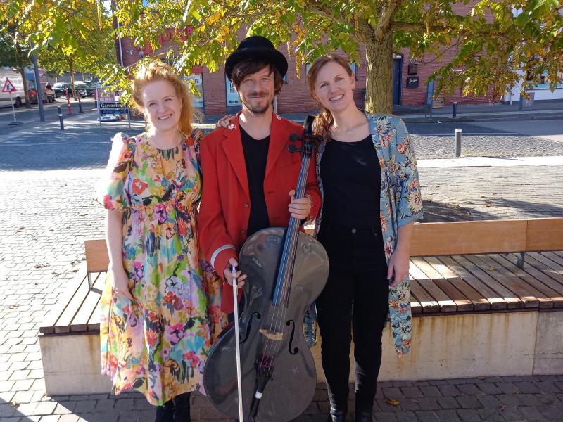 3 musikere med 1 cello