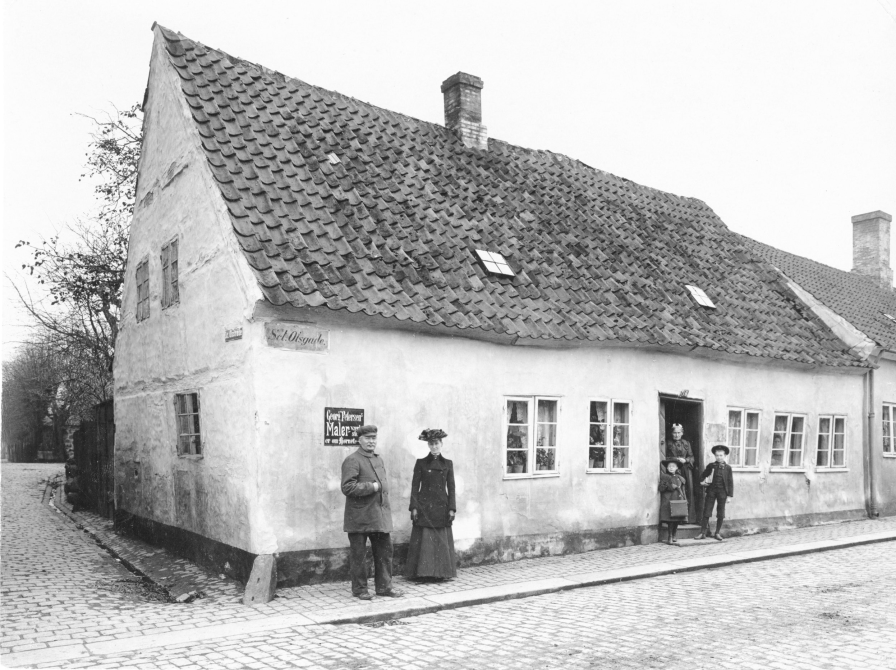 Sct. Olsgade 16, Vilhelm Knudsen og frue. Før 1905. Fot. Kristian Hude.